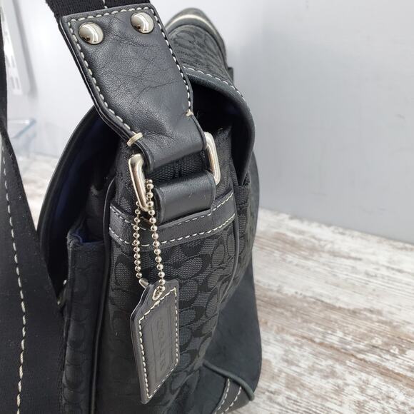 Coach F70182 Signature Voyager Messenger Bag - Picture 5 of 8